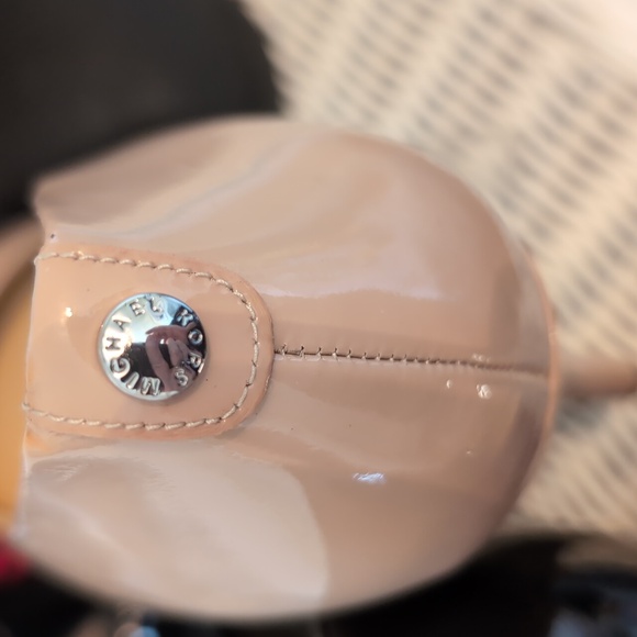 Michael Kors FLEX Classic Light Blush Patent Pumps size 9 - Picture 8 of 10